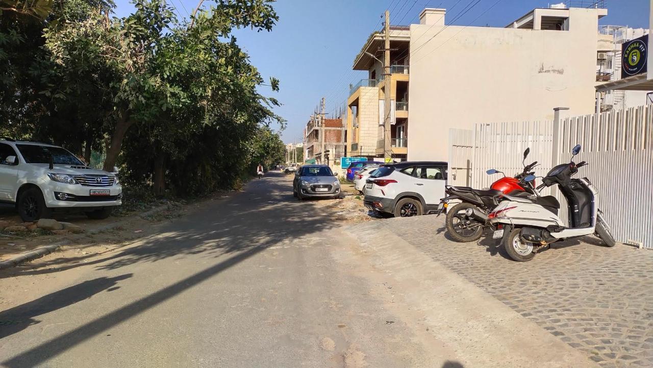 Saltstayz Sector 52 - Ardee City Mall Gurgaon Bagian luar foto