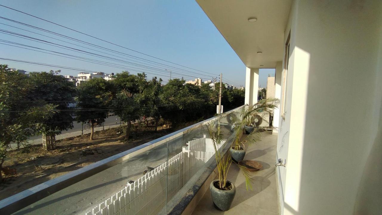 Saltstayz Sector 52 - Ardee City Mall Gurgaon Bagian luar foto