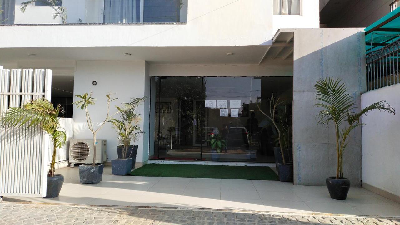 Saltstayz Sector 52 - Ardee City Mall Gurgaon Bagian luar foto